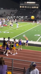 This is too funny (via @user46902820183 a t e l y n) #football #cheerleader #cheerleading #funny #sports #fail